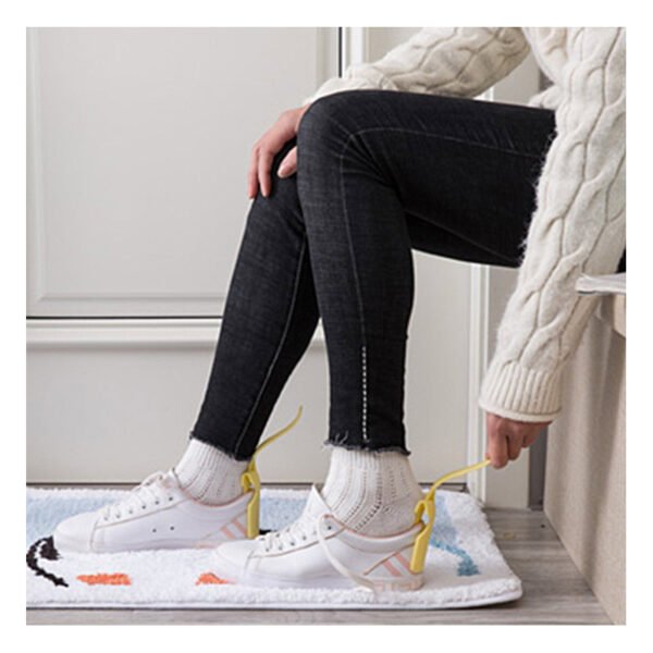 Lazy shoehorn children's elderly shoe lifter free of bending over shoehorn a pedal to wear shoes creative small shoehorn