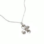 Simple flower necklace