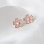 E147 Japanese style fresh literary earrings pink purple flower pearl earrings simple trendy versatile earrings for women