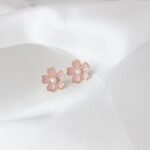 E147 Japanese style fresh literary earrings pink purple flower pearl earrings simple trendy versatile earrings for women - Image 2