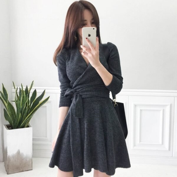 Knitted dress spring and autumn 2022 new Korean version V-neck women's decoration body slim bow long-sleeved A-line bottoming skirt