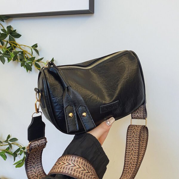 This year's popular Boston bag 2025 new niche designer vintage shoulder crossbody bag solid color pillow bag