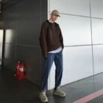 In autumn and winter, a solid color crewneck sweater with a base knit sweater is loose and versatile, and a thickened Korean style sweater men's jacket - Image 3