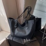 2025 New Cross-border Large Capacity Woven Bag Women's Retro Versatile One-Shoulder Armpit Bag Korean Handheld Tote Bag - Image 2