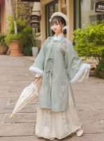 The Ming Dynasty made Han uniform with a waist like Ru skirt