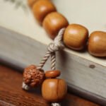 Explosive old mountain sandalwood old barrel bracelet chain holding small diamond pendant DIY boys and girls play with Buddha beads - Image 3