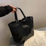 Solid color women's diamond plaid geometric pattern handbag Korean fashion one-shoulder crossbody bag women's folding bucket bag - Image 3