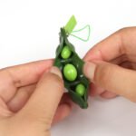 Cross-border squeezing edamame squeezing squeezing music decompression unlimited squeezing pinch pinch music pea pod key chain vent toy wholesale - Image 2