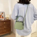 Bag women's bag new simple Korean version cross-border commuting Japanese box bag commuting bag portable Messenger bag - Image 2