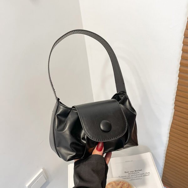 Pure color bag women 2022 new trendy Korean version simple shoulder Messenger bag spring and summer new small fresh saddle bag