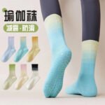 Spring and autumn mid-tube gradient color non-slip yoga socks color sports socks comfortable and durable silicone non-slip sole fitness socks - Image 2