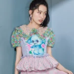 Fragmented lace patchwork doll neck cotton short sleeve shirt - Image 2