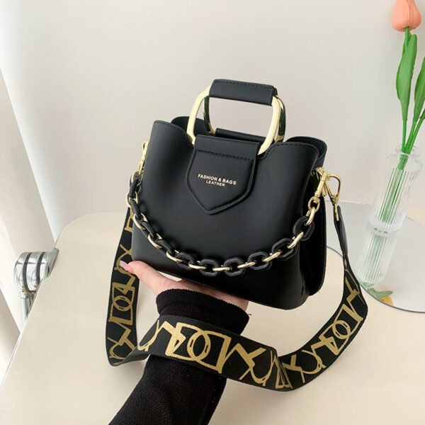 Summer 2023 New Fashion Women's Bag One Shoulder Simple Commuter Bag Chain Decoration Handbag Texture Crossbody Bag