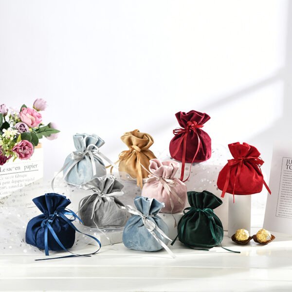 2022 European-style wedding candy bag fairy bag bundle pocket creative round flannel bag wedding candy box souvenir spot