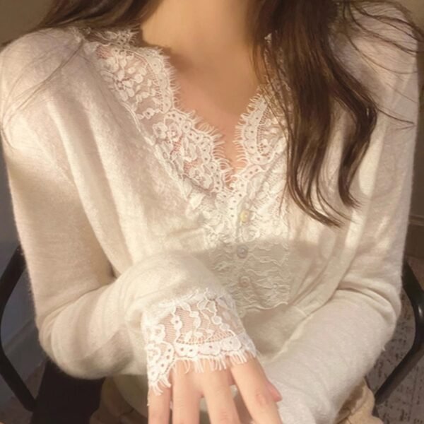 White V-neck lace knit sweater for women with a chic and unique and beautiful sweater base layer in autumn with a sense of luxury