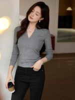 The best choice is a deep V-neck T-shirt for women's long sleeves 2025 autumn new slim slimming base shirt top