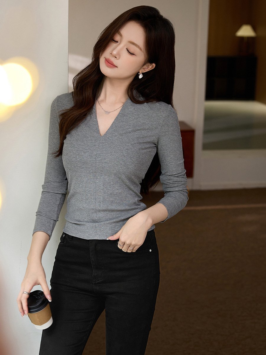 O1CN01NOgj7429VUQBKx8fu_2211004788073-0-cib.jpg The best choice is a deep V-neck T-shirt for women's long sleeves 2025 autumn new slim slimming base shirt top - Image 1