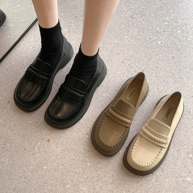 O1CN01QnseBx205XGDtRdqv_927096798-1.webp Loafers women's 2023 spring new fashion all-match retro woven commuter flat non-slip Japanese small leather shoes - Image 1