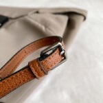 Women's mobile phone bag 2025 new lightweight hand-held plaid shoulder bag bag women's niche high-end crossbody small square bag tide - Image 4