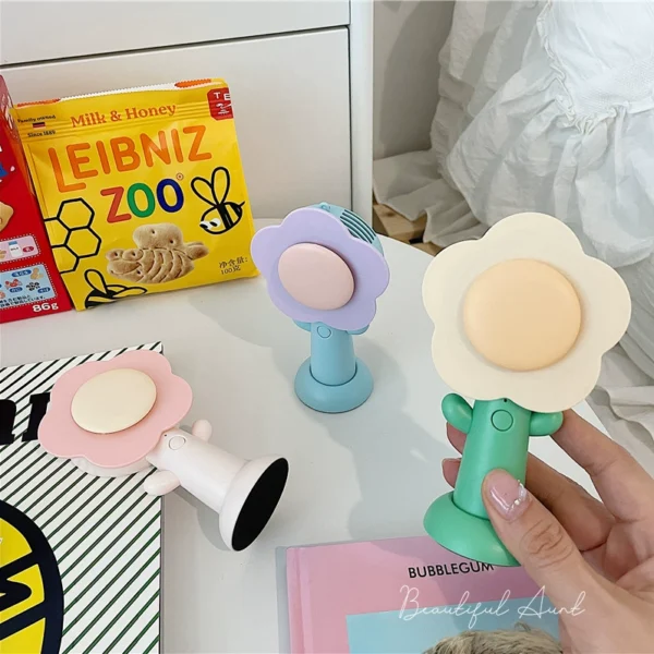 Retro rechargeable flower leafless small fan