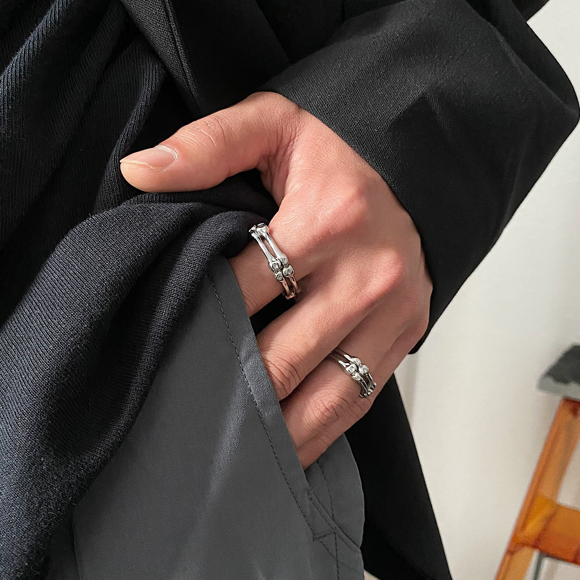 O1CN01T6EM1d1vYmPe5Czp6_379936185.webp Vintage bone design titanium steel open ring - Image 1