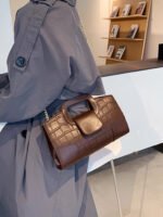 Niche design baguette bag bag women's 2025 new fashion chain crossbody bag versatile ins net celebrity hand-held small square bag - Image 4