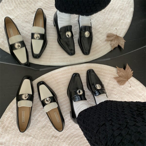 2022 autumn new slip-on loafers trendy pointed toe small leather shoes women's commuting flat bottom temperament all-match single shoes