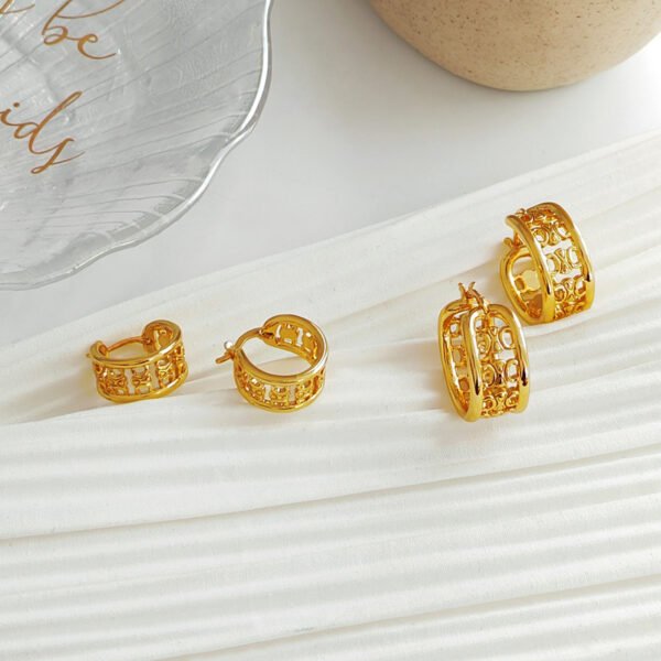 Copper-plated real gold European and American retro fashion earrings personality geometric wide face hollow earrings trend new earrings T274