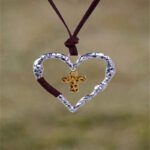 Factory direct sales cross-border new mother's day necklace fashion retro cross peach heart love necklace spot wholesale - Image 3