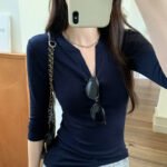 European spot French unique straight shoulder base shirt, slim and slim and versatile, new tops for pre-fall 2024 - Image 4