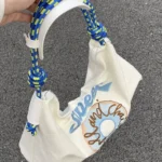 Japanese cartoon alphabet canvas bag 2022 autumn and winter single shoulder messenger tote bag zipper student female commuter bag