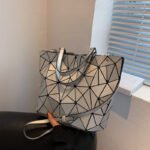 Solid color women's diamond plaid geometric pattern handbag Korean fashion one-shoulder crossbody bag women's folding bucket bag - Image 4