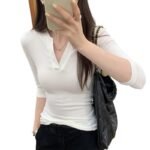 European spot French unique straight shoulder base shirt, slim and slim and versatile, new tops for pre-fall 2024 - Image 5