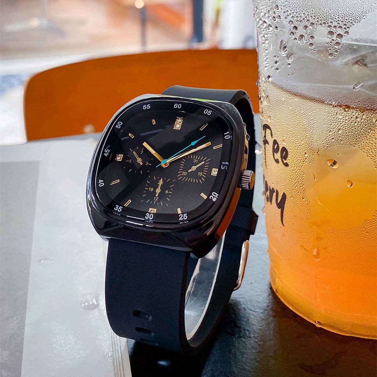 O1CN01nB7hVz25vondt3h93_2217896257589-0-cib.jpg Large dial silicone strap men's watch women's sports casual high-end quartz watch manufacturer wholesale - Image 1