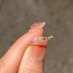 Xiaohongshu's new best-selling plain ring mini small colored diamond ring with a simple, light and luxurious temperament and cold wind ring trend