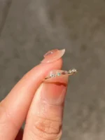 Xiaohongshu's new best-selling plain ring mini small colored diamond ring with a simple, light and luxurious temperament and cold wind ring trend