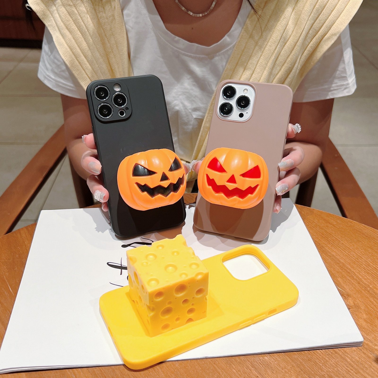 O1CN01qDvosS2IlMTaYxaHz_2208103429326-0-cib-1.jpg Europe and the United States decompression pinching phone shell Halloween pumpkin spoof suitable for Samsung note 5 8 9 10 20 soft - Image 1