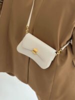 High-end bag women's 2023 new French stick bag retro portable underarm bag foreign style girl shoulder Messenger small bag - Image 4
