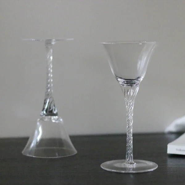 Medieval style red wine glass French crystal glass champagne glass foreign wine glass cocktail wine glass niche transparent small fragrance