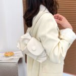 Pure color bag women 2022 new trendy Korean version simple shoulder Messenger bag spring and summer new small fresh saddle bag - Image 4