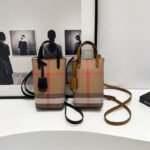 Women's mobile phone bag 2025 new lightweight hand-held plaid shoulder bag bag women's niche high-end crossbody small square bag tide