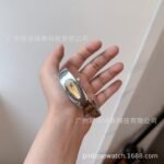 Explosive Y2K special-shaped drop bracelet watch for female couples exquisite light luxury luxury fashionable medieval millennial style - Image 4