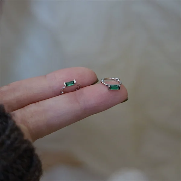 Sleep without picking sterling silver emerald square small earrings simple temperament ear bone super mini Japanese earrings female