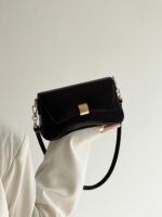 High-end bag women's 2023 new French stick bag retro portable underarm bag foreign style girl shoulder Messenger small bag