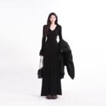 Tea fragrant croissant hot girl pure desire style V-neck knitted dress women's autumn and winter temperament slim and thin inner long skirt