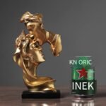 Gold character statue ornaments - Image 3